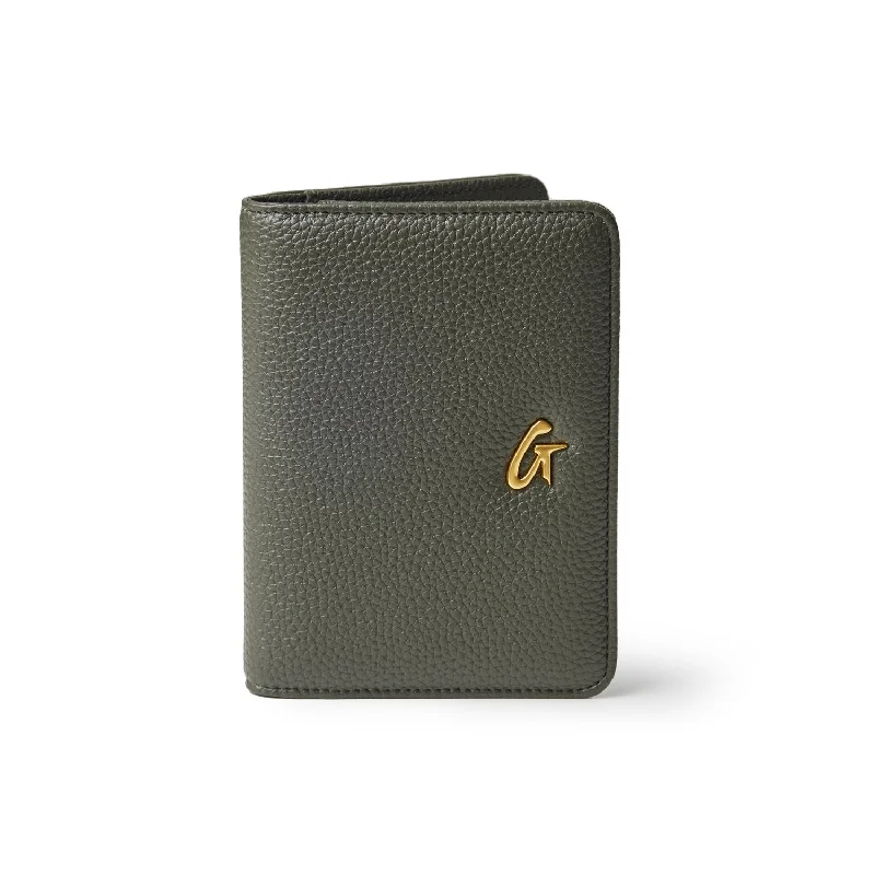 PEBBLE PASSPORT HOLDER OLIVE GREEN